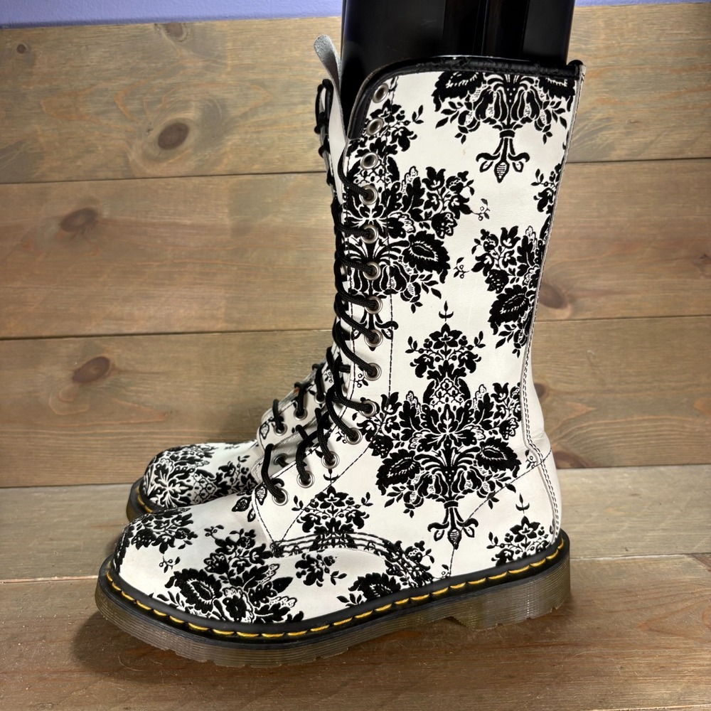 Dr Martens Womens size 9 shoes white black velvet floral 14 Eye combat boots